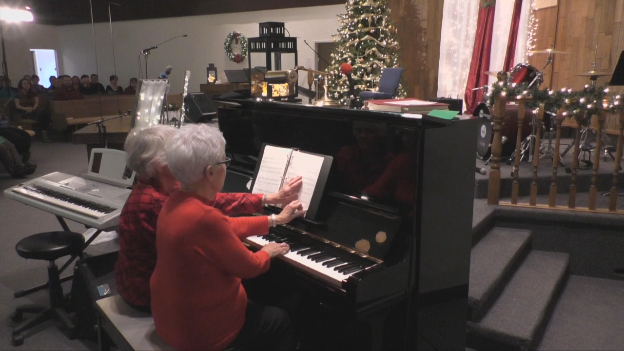 Thumbnail image for Swan-2019CarolFestival-Dec1