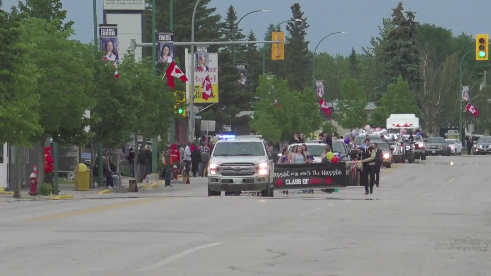 Thumbnail image for Swan-2020GradParade-June19