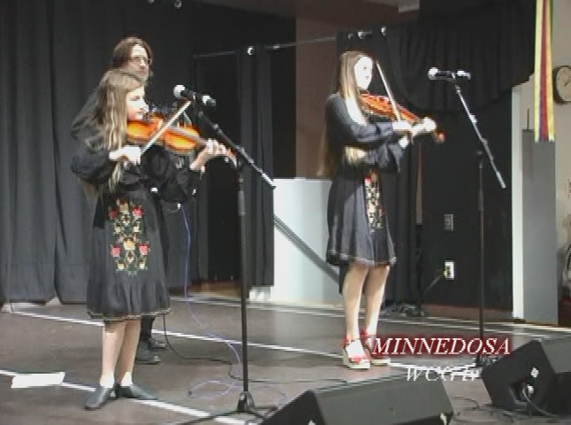Thumbnail image for MinnSawchuck Sisters at UK Pav