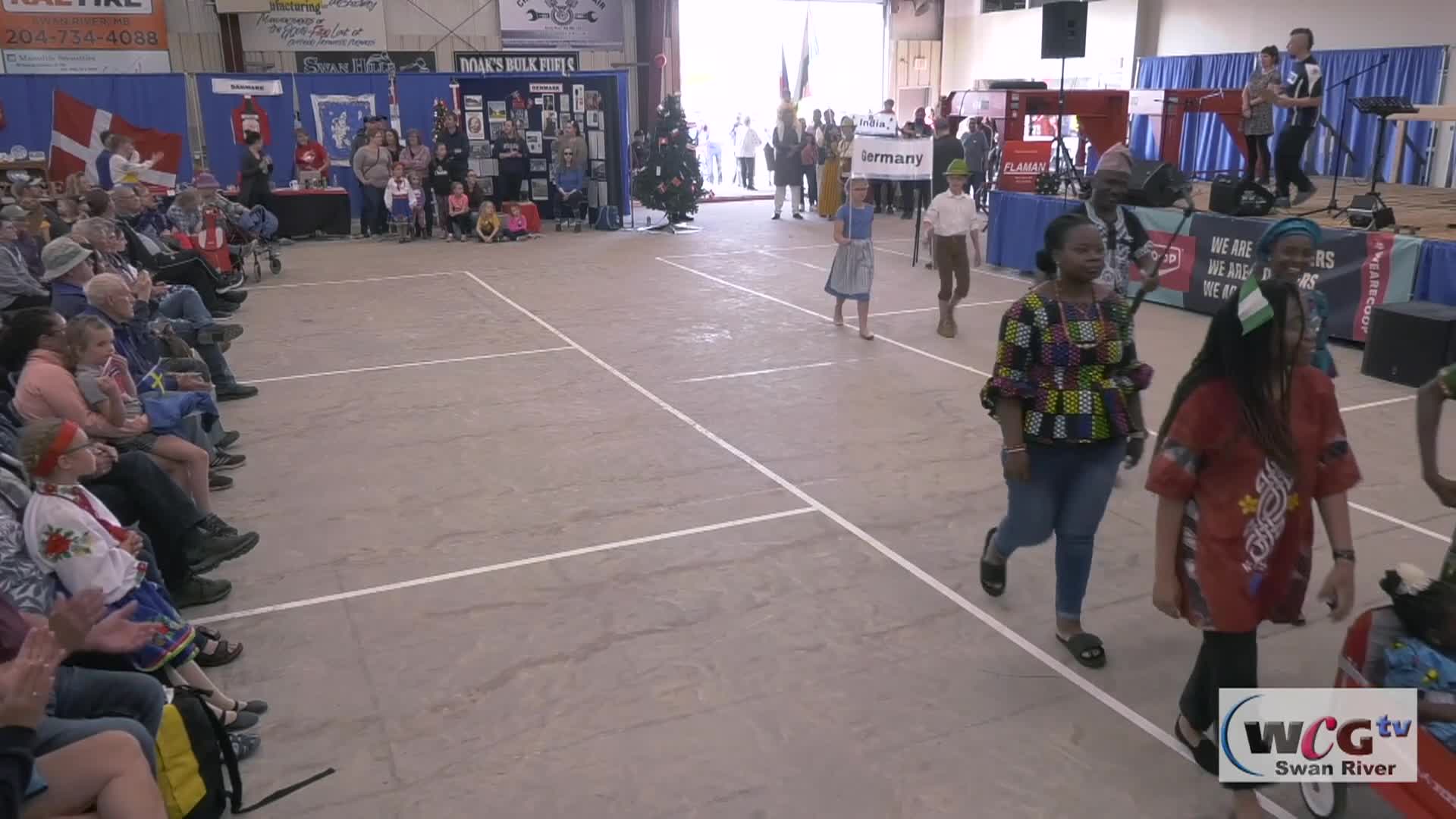 Thumbnail image for Swan-2024 Folkfest Grand March May31