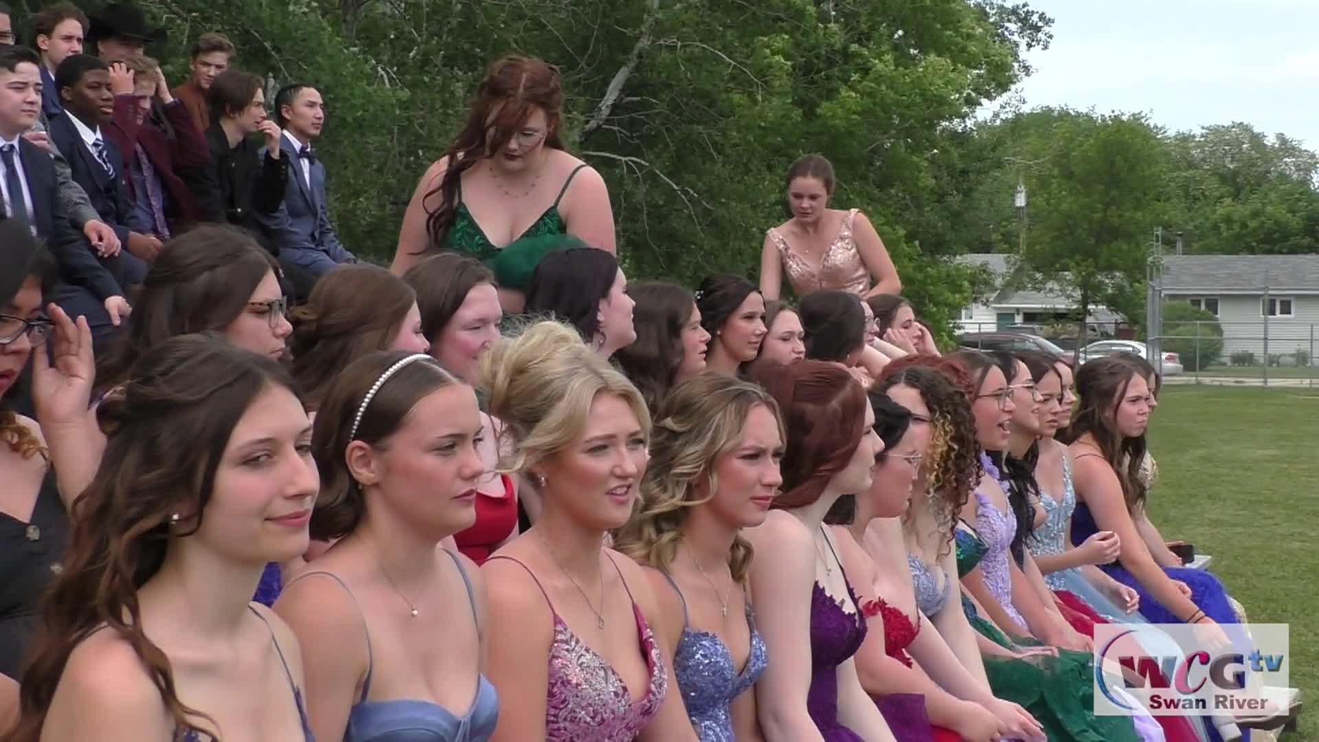 Thumbnail image for Swan-2025 SVRSS Grad Pics & Prep-June20