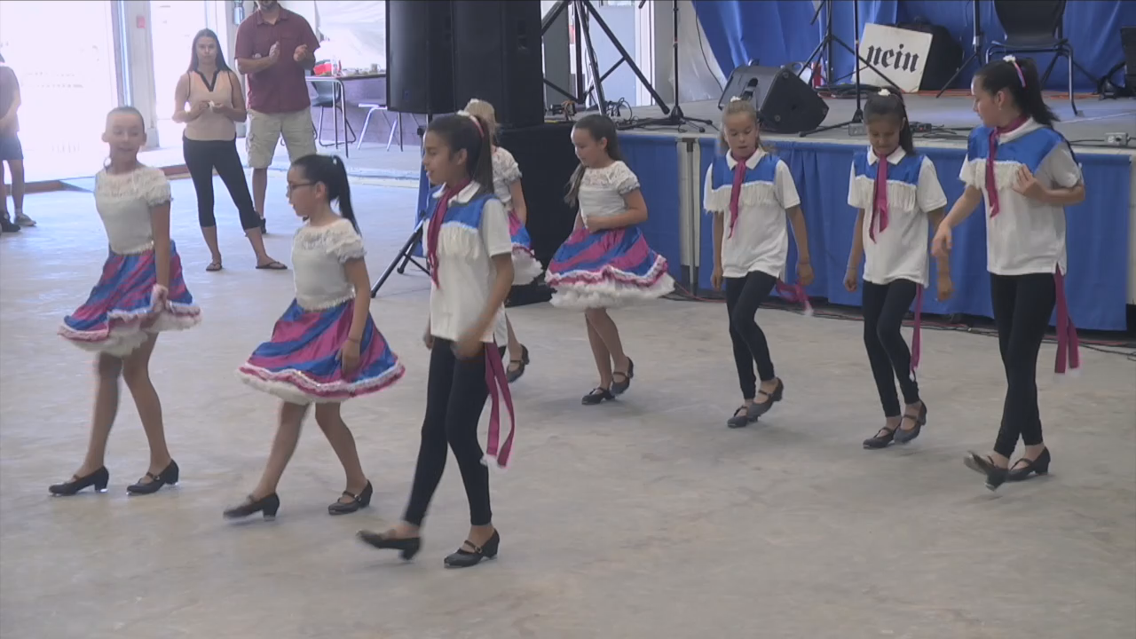 Thumbnail image for Swan-2018FolkFest(02)MetisSquareDancers-Jun15